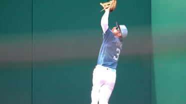 Dylan Crews' fantastic leaping catch