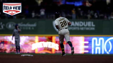 Field View: Andrew Vaughn's grand slam