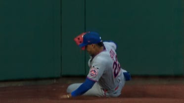 Juan Soto realiza una atrapada lanzándose de cabeza