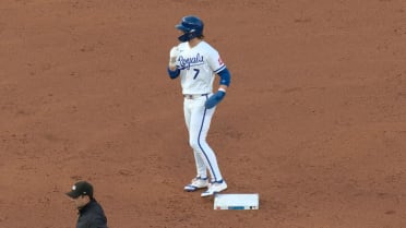 Bobby Witt Jr. steals second