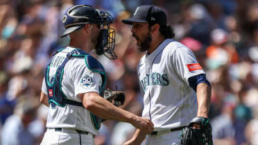 Andrés Muñoz seals Mariners' shutout win with save