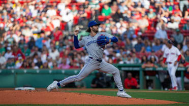 Dylan Cease strikes out Willson Contreras
