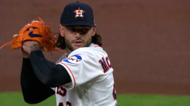 Lance McCullens abanica a cuatro vs. Cardenales