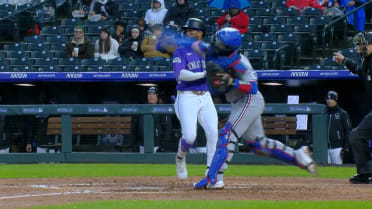 Ball slips out of Danny Jansen's hand