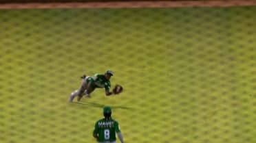 Espectacular jugada de Angel Martínez