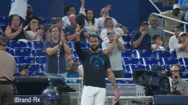 Marlins honor Sandy Alcantara with standing ovation