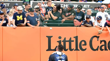 Tarik Skubal on playing catch with his son in stands