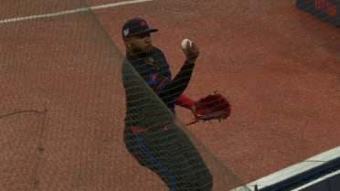 Vladimir Guerrero Jr. makes a great catch in foul ground