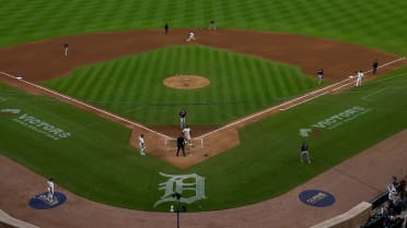 Ben Malgeri scores on wild pitch