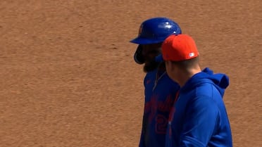 Vidal Bruján leaves the game with an injury