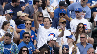 Anthony Rizzo joins Cubs fans in bleachers