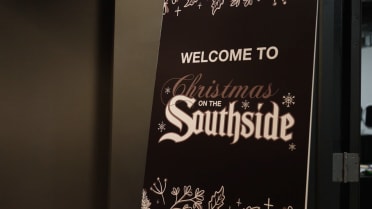 White Sox host single dads & their kids for holidays