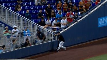 Ball boy makes nifty catch 