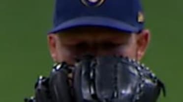 Brandon Woodruff poncha a seis en cinco entradas