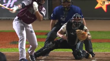 Jon Singleton pega sencillo de dos carreras