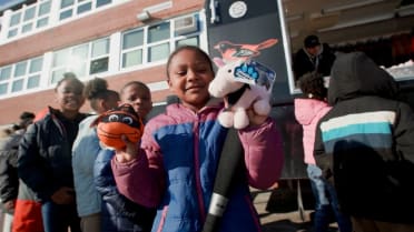 Orioles give local students surprise shopping spree
