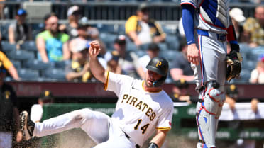 Pirates score five runs in the 5th