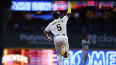 Garrett Mitchell's go-ahead solo homer (5)