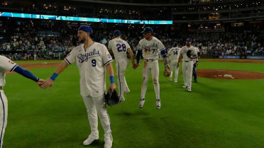 Steven Cruz secures Royals' 9-5 win
