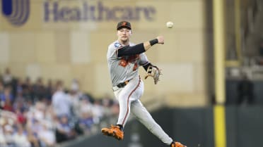 Gunnar Henderson's backhanded play