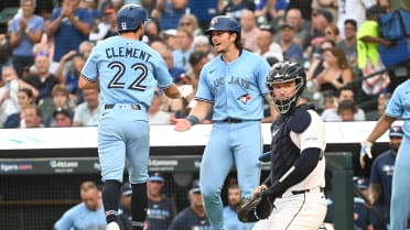 The Blue Jays go back-to-back in the 6th inning