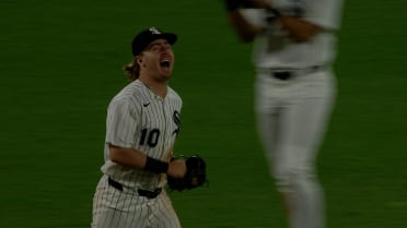 Chase Meidroth's running catch for the White Sox win