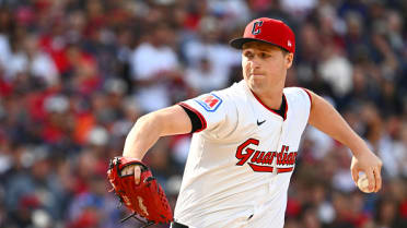 Tim Herrin escapes a jam in the 3rd