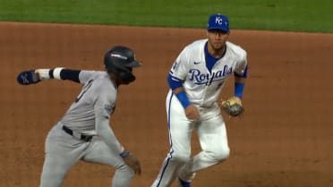 Yuli Gurriel turns unassisted DP to end the 6th