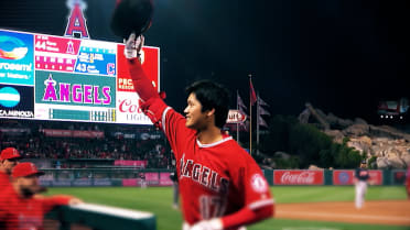 Shohei Ohtani homers in his first home at-bat