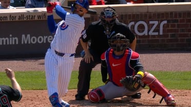 Michael Busch despeja las bases con triple