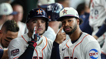 Yainer Diaz's two-run home run (4)