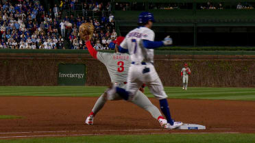 Dansby Swanson is ruled safe at first after review