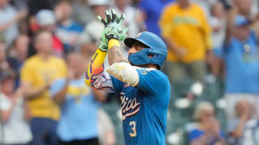 Joey Ortiz's solo home run (4)