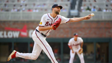 Hot Stove talks Chris Sale's extension, more