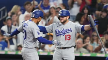 Betts and Muncy go back-to-back in the 1st