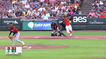Alfredo Duno's two-run homer