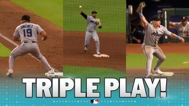 Marlins execute an around-the-horn triple play!