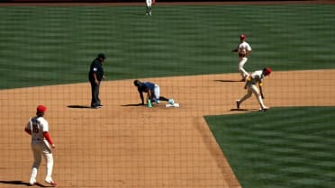 Julio Rodríguez steals second base