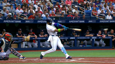 Yandy Díaz's 1,000th hit with Rays