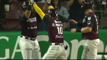 Orlando Martínez impulsa 3 con jonrón