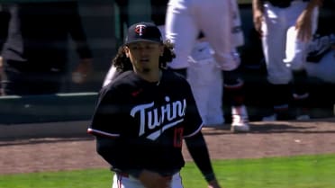 Marco Raya secures the Twins' 9-3 win