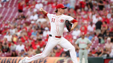 Brady Singer fans six, earns 10th win of season