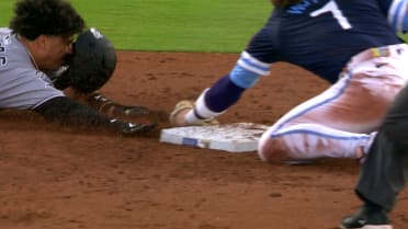 Mike Yastrzemski throws out Miguel Vargas after review