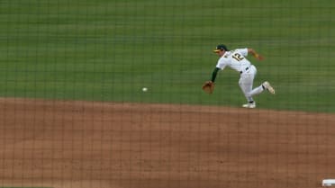 Alika Williams, Nick Kurtz combine for great play