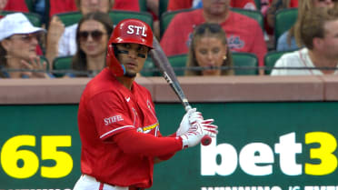 Iván Herrera scores on fielding error
