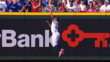 Julio Rodríguez's leaping catch
