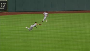 Steven Kwan's diving double play ends the game