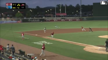 Denzer Guzman's incredible diving play