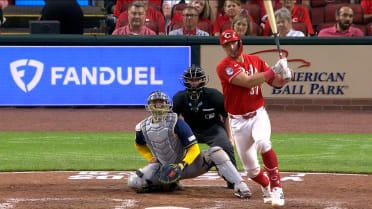 Tyler Stephenson breaks up perfect game in the 6th