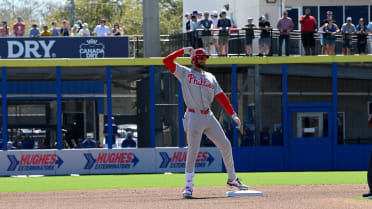 Justin Crawford hits double in first at-bat of spring